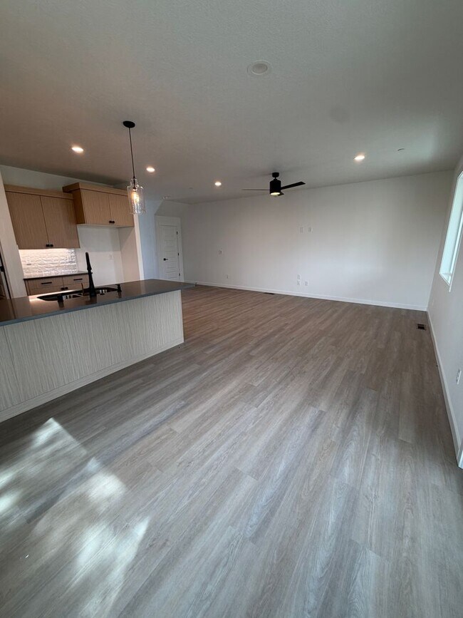 Foto del edificio - 6398 Melby Way NE