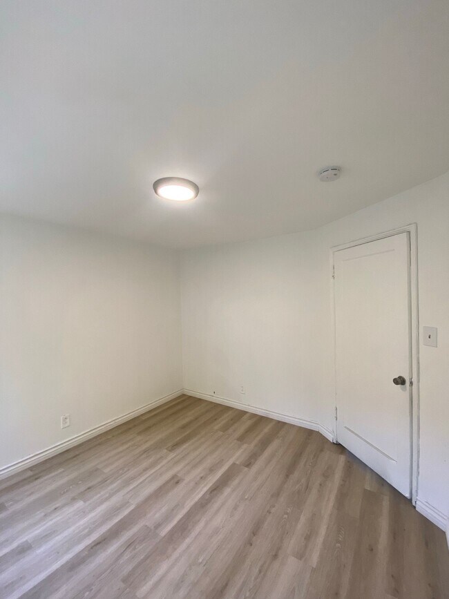 Foto del edificio - 4748 E 56th St