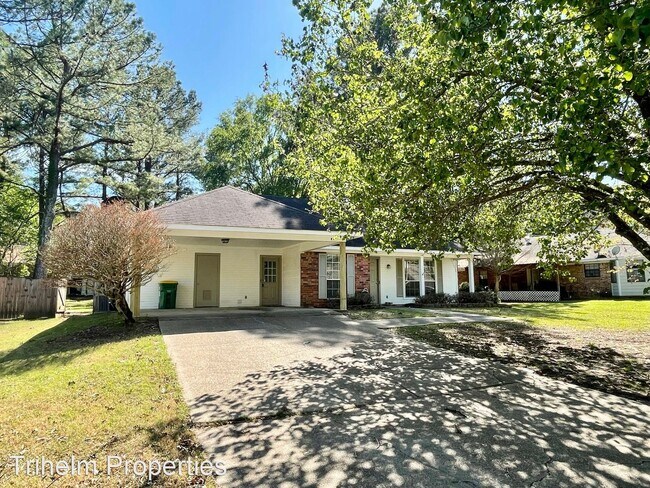 Foto del edificio - 3 br, 2 bath House - 305 Brookwoods Dr.
