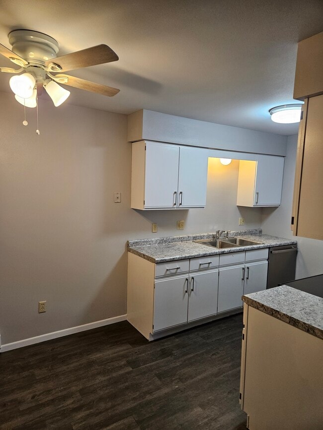 Building Photo - 2035 Sylvan Way