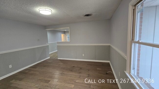 Foto del edificio - 929 Jacksonville Rd