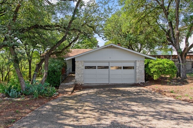 Building Photo - Available MAY: Charming 3 Bed / 2 Bath in Rollingwood - Zoned to Eanes ISD - Large Yard