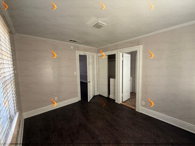 Building Photo - Charming 3-Bed with Fireplace & Large Fenced Yard!