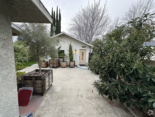 Building Photo - 7713 Owensmouth Ave
