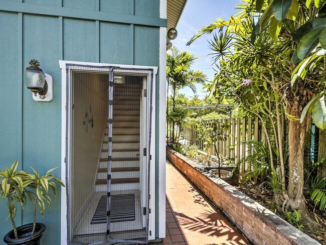 Building Photo - 835 N Kalaheo Ave