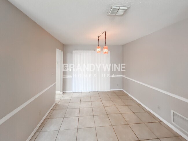 Foto del edificio - 8155 Crosswind Rd