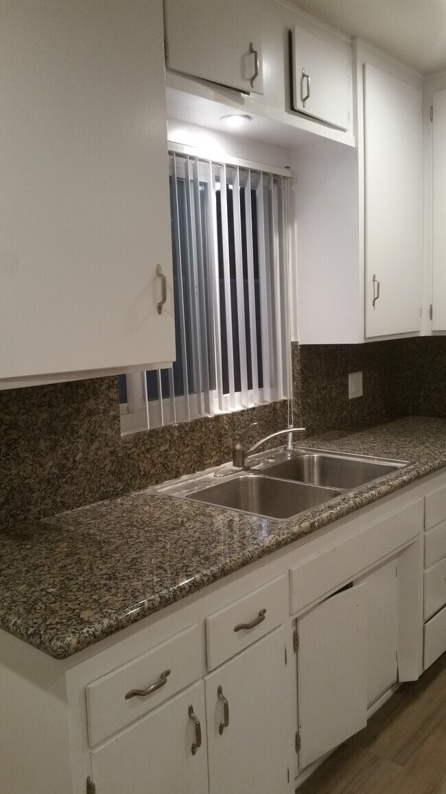 Encimera de granito - 25452 Cole St