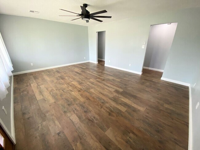 Foto del edificio - Newly Renovated 3-Bed Home in Tranquil Wes...