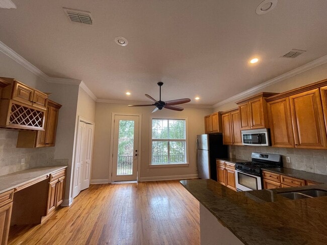 Foto del edificio - 1330 N Duval St