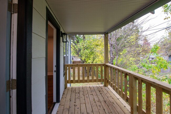 Foto del edificio - 1612 N Villa Ave Triplex
