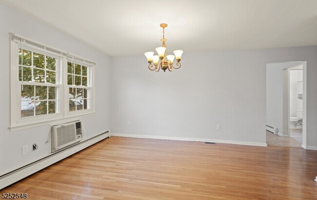 Foto del edificio - 10 Roseland Ave