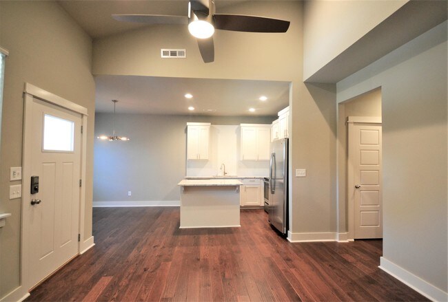 Building Photo - 2023 S Florida Way