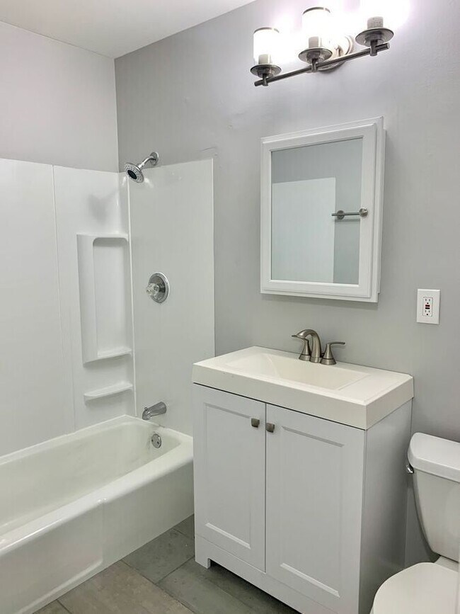 Foto del edificio - 358 Mayfield Ave