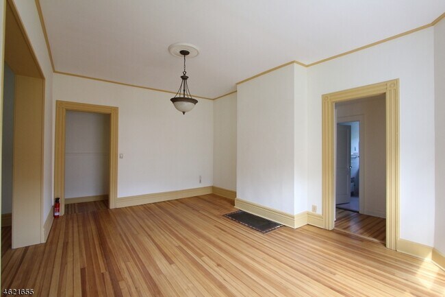 Foto del edificio - 93 Valley Rd