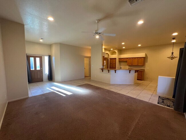 Foto del edificio - 4 BED POOL HOME!