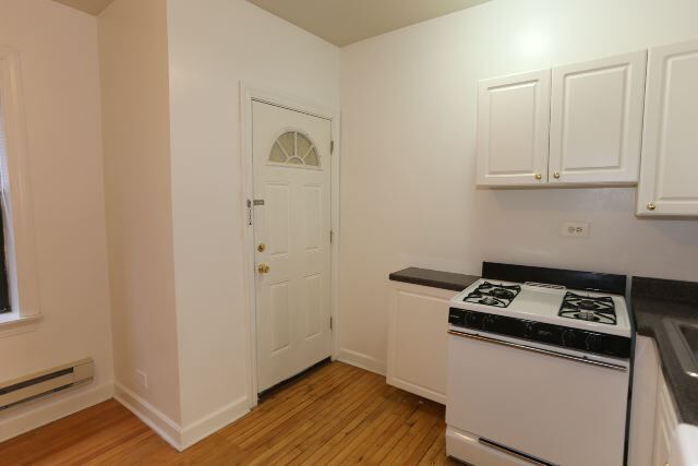 Foto del edificio - 3727 N Pine Grove Ave