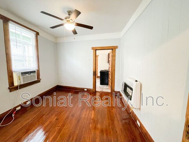 Foto del edificio - 648 S Rendon St