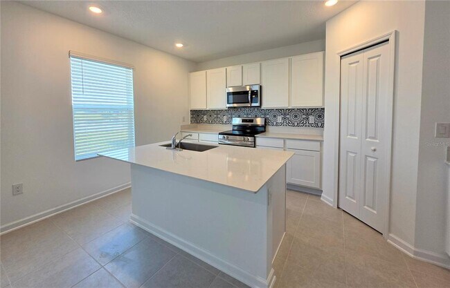 Foto del edificio - 5126 Magnolia Palm Dr