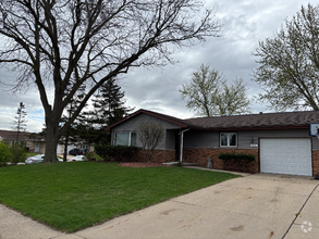 Building Photo - 800 Spahn Dr
