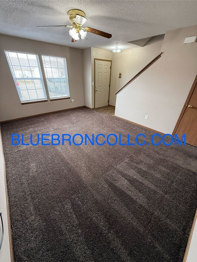 Foto del edificio - Lovely 2 bedroom townhome in Peculiar