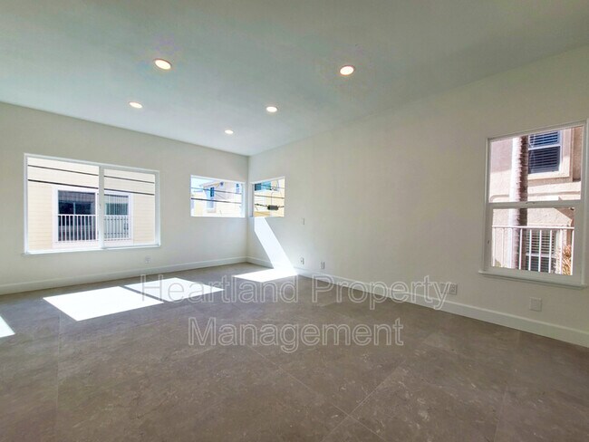 Building Photo - 919 Agate St.