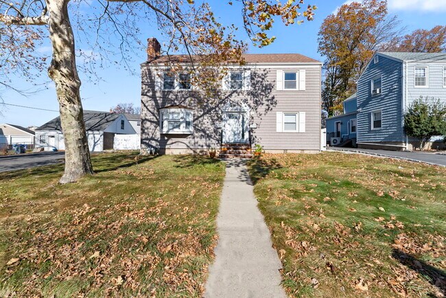 Foto del edificio - 1730 Burnet Ave