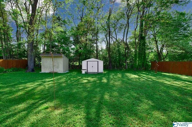 Foto del edificio - 2622 Brookline Dr NW