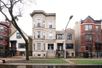 Building Photo - 1028 W Oakdale Ave