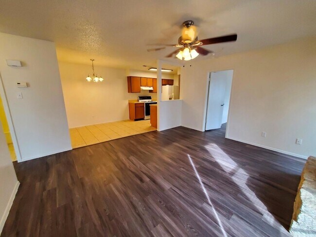 Foto del edificio - 1109 Hyridge St