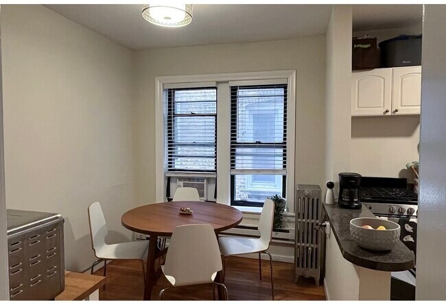 Foto del edificio - 2131 W Giddings St