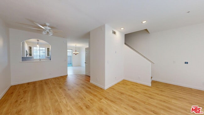 Building Photo - 18347 Saticoy St