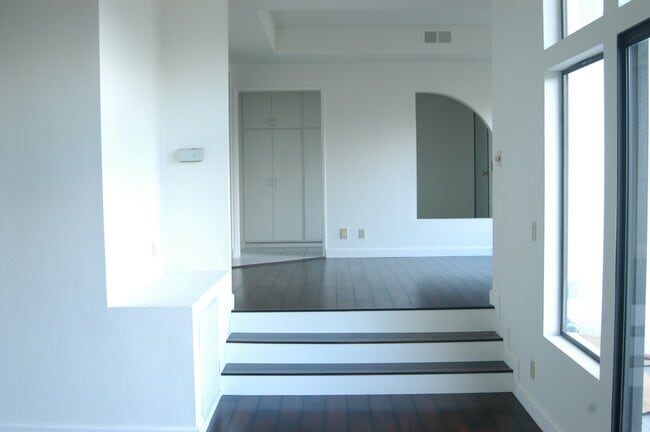 Building Photo - 1425 Columbia Dr