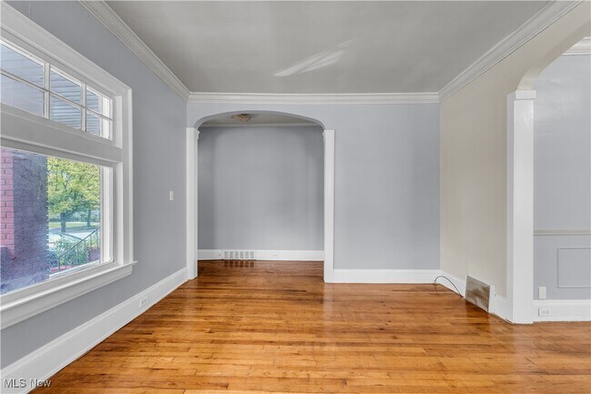Building Photo - 11721 Robertson Ave