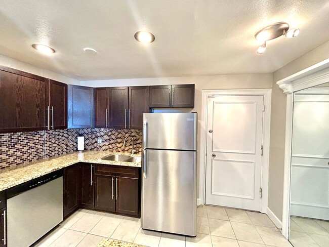 Foto del edificio - Cozy 1 Bed 1 Bath Condo in Denver Around t...