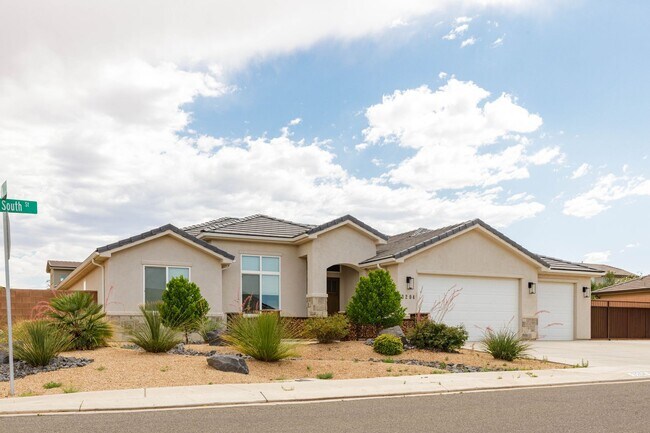 Building Photo - Custom 4 bedroom Single Story. Crimson Cli...