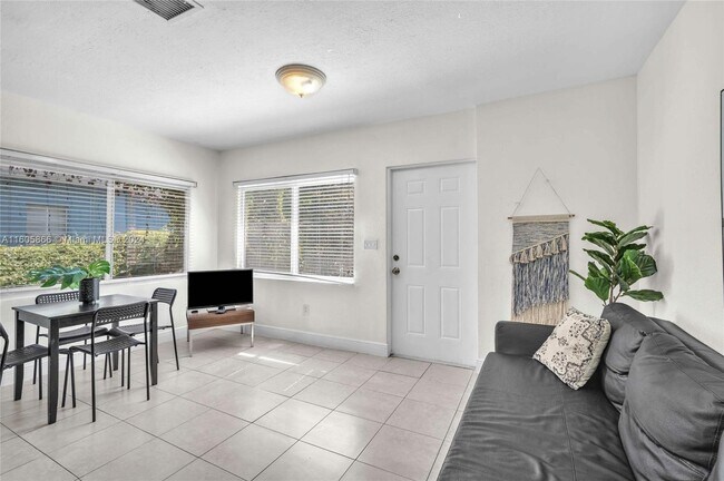 Foto del edificio - 1825 SW 4th St