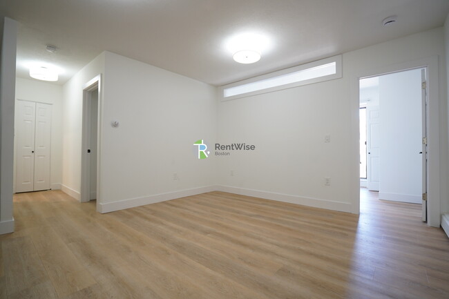 Building Photo - 745 E 6th St