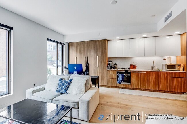 Foto del edificio - Studio, 1 bath Condo - 2177 3rd Street, Sa...