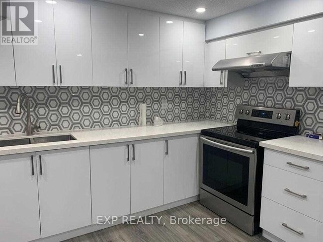 Building Photo - 2054 Kingsridge Dr