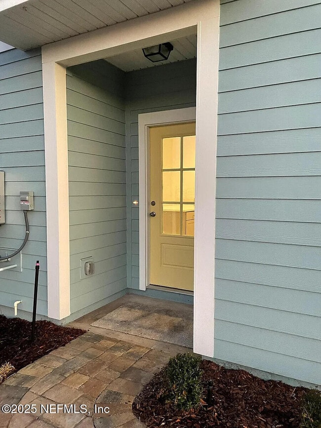 Building Photo - 355 Brandon Lks Dr