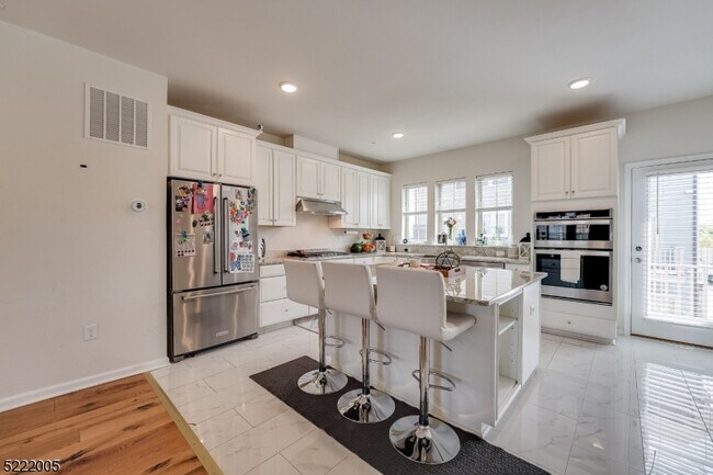 Building Photo - 17 Braeburn Ct