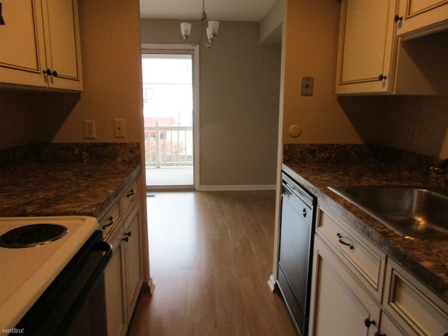 Building Photo - 965 Manor Ln