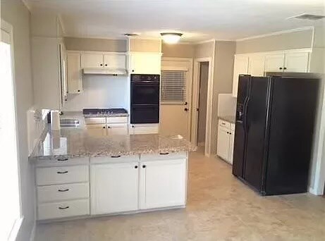 Building Photo - 1006 Village Dr