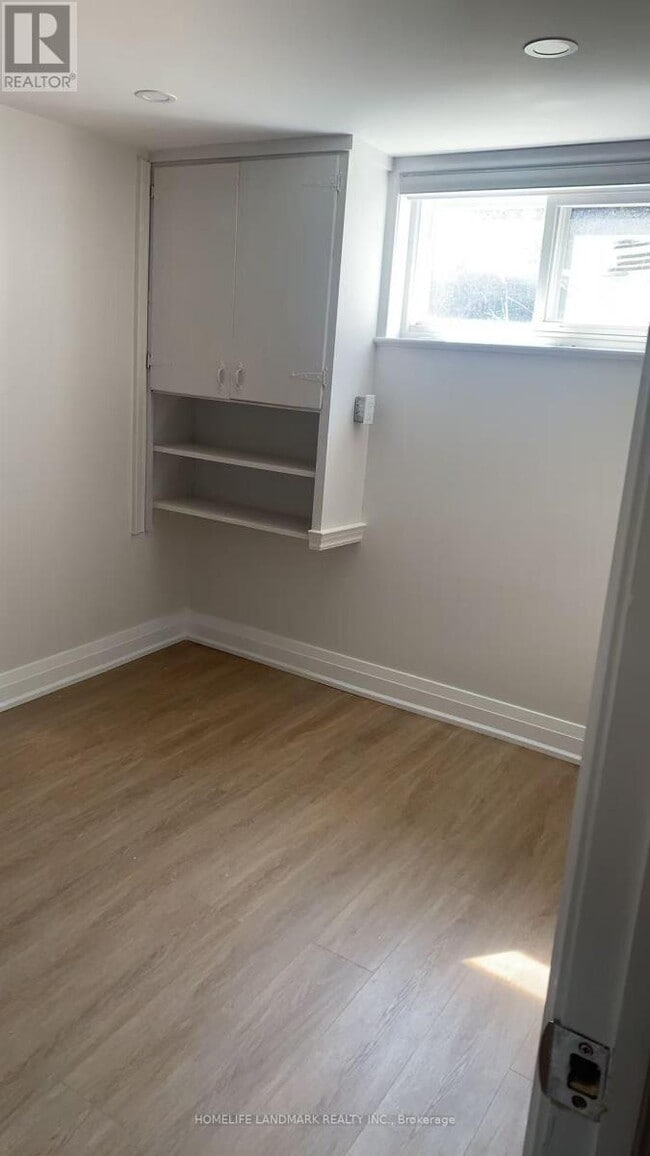 Building Photo - 10 Windridge Dr