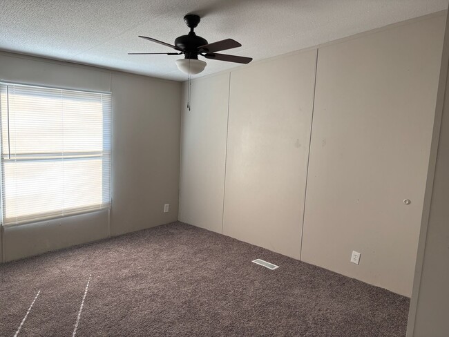 Foto del edificio - Rural 3/2 on Three Acres!