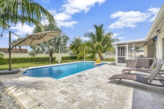 Building Photo - 1104 Jackpine St