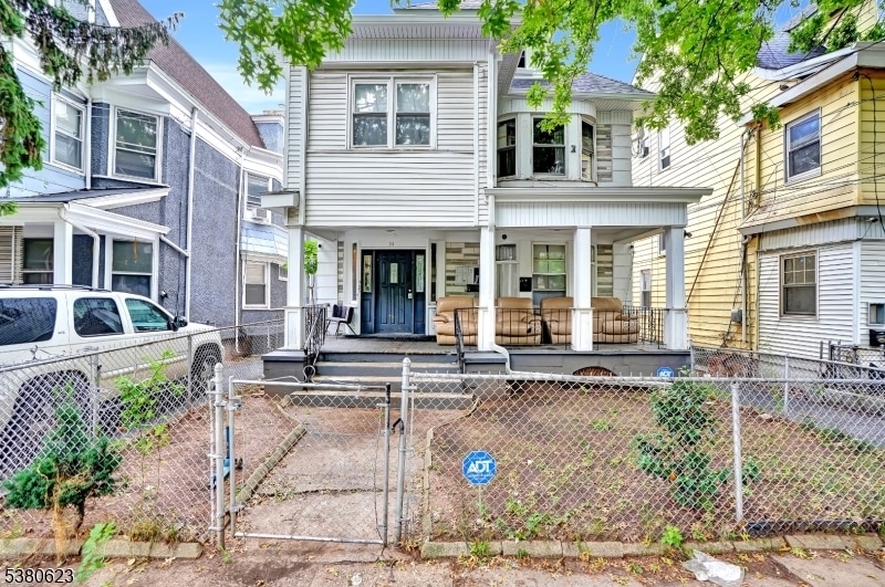 Foto principal - 32 Farley Ave