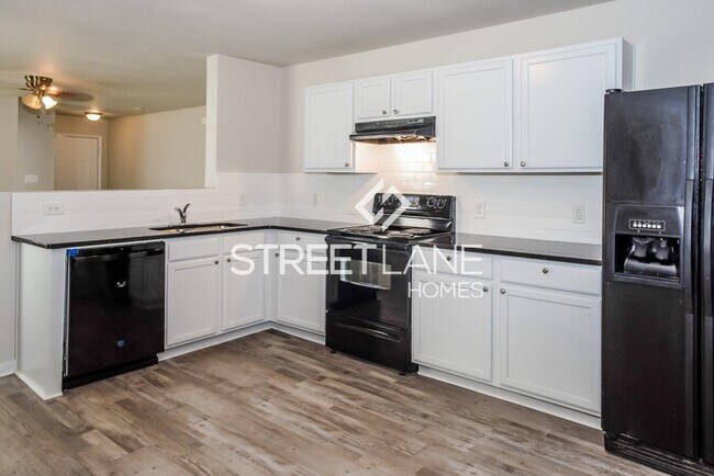 Building Photo - 205 Cloverbrook Dr