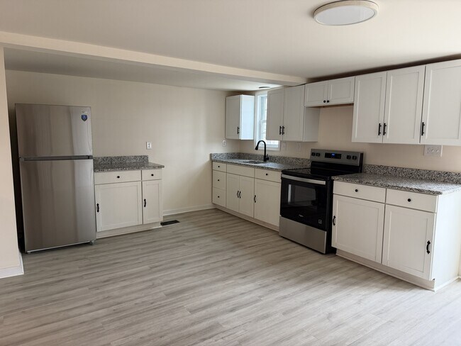 Foto del edificio - 113 E Addition St