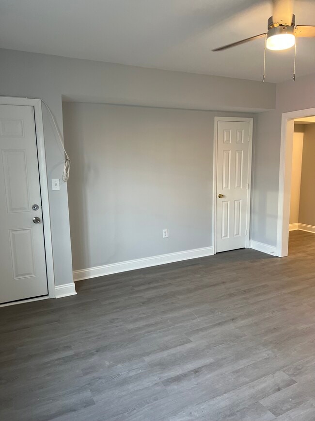Building Photo - 1213 Raum St NE